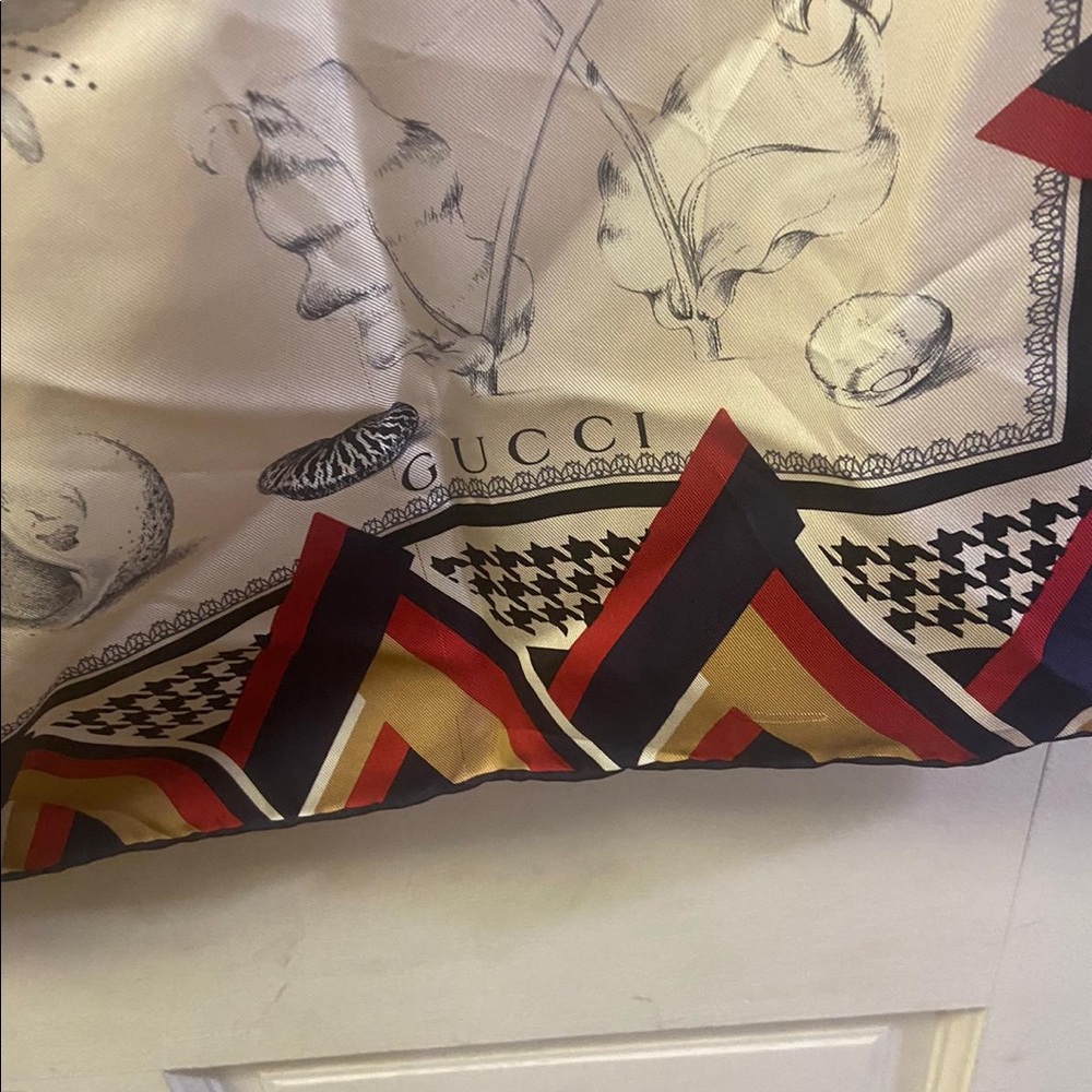 🧣 Gucci With snails  silk scarf - Picture 5 of 5